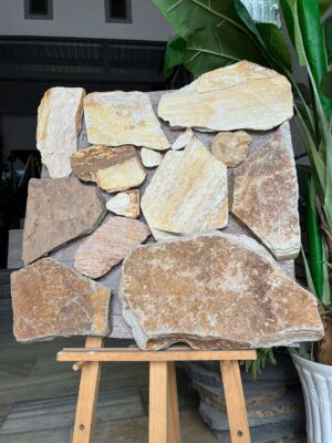 Đá rối chẻ bao vàng ánh kim