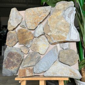 Đá rối chẻ bao vàng rỉ sét