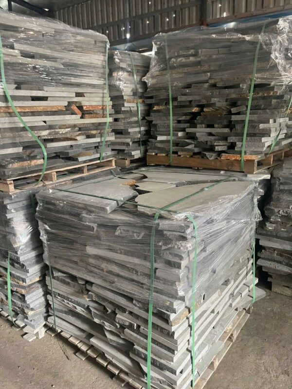 Đá rối tổ ong xám lát sân 1