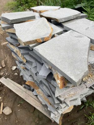 Đá rối tổ ong xám lát sân Đá rối tổ ong xám lát sân 2