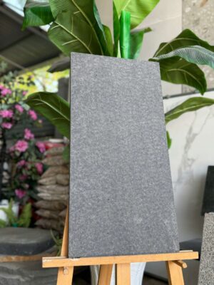 Đá bazan đen khò lửa lát sân 1 Đá bazan đen khò lửa lát sân 1