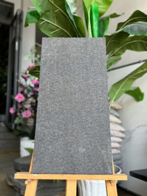 Đá bazan đen khò lửa lát sân