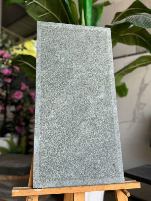 Đá băm xanh rêu cà viền 30x60 lát sân 1