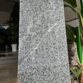 đá đen da báo khò lửa 30x60 lát sân