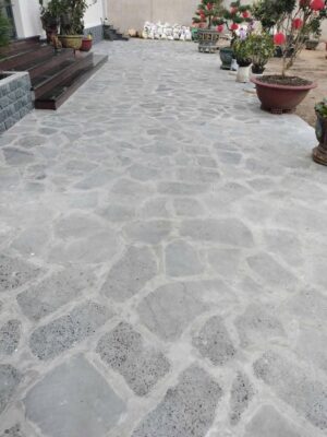 đá lát sân chống trơn