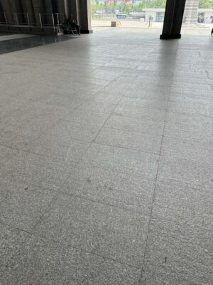 đá lát sân chống trơn