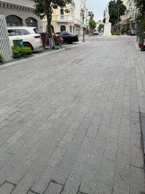 đá lát sân chống trơn