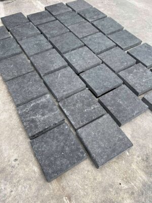 đá cubic bazan đen khò 10x10x2 1