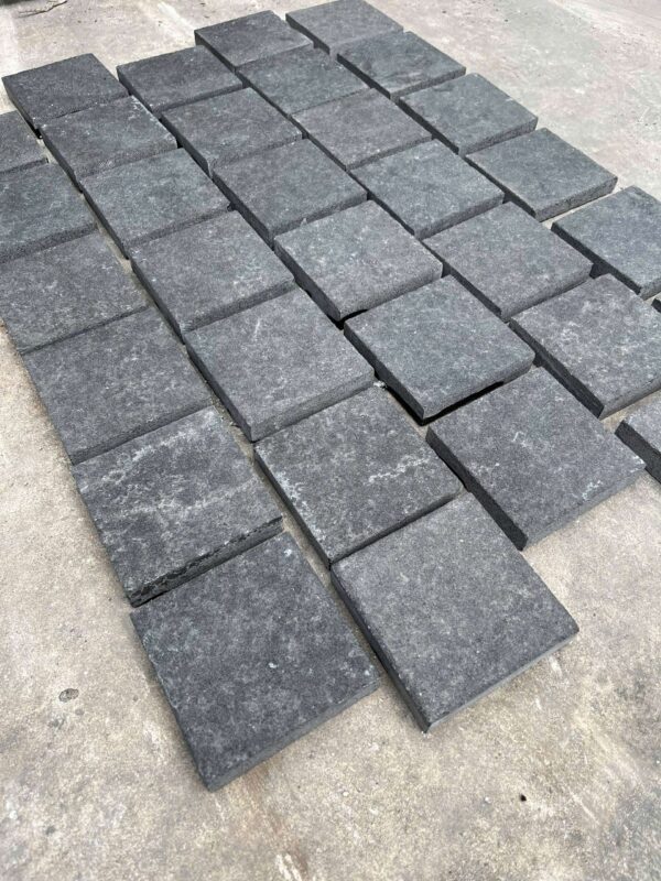 đá cubic bazan đen khò 10x10x2 1